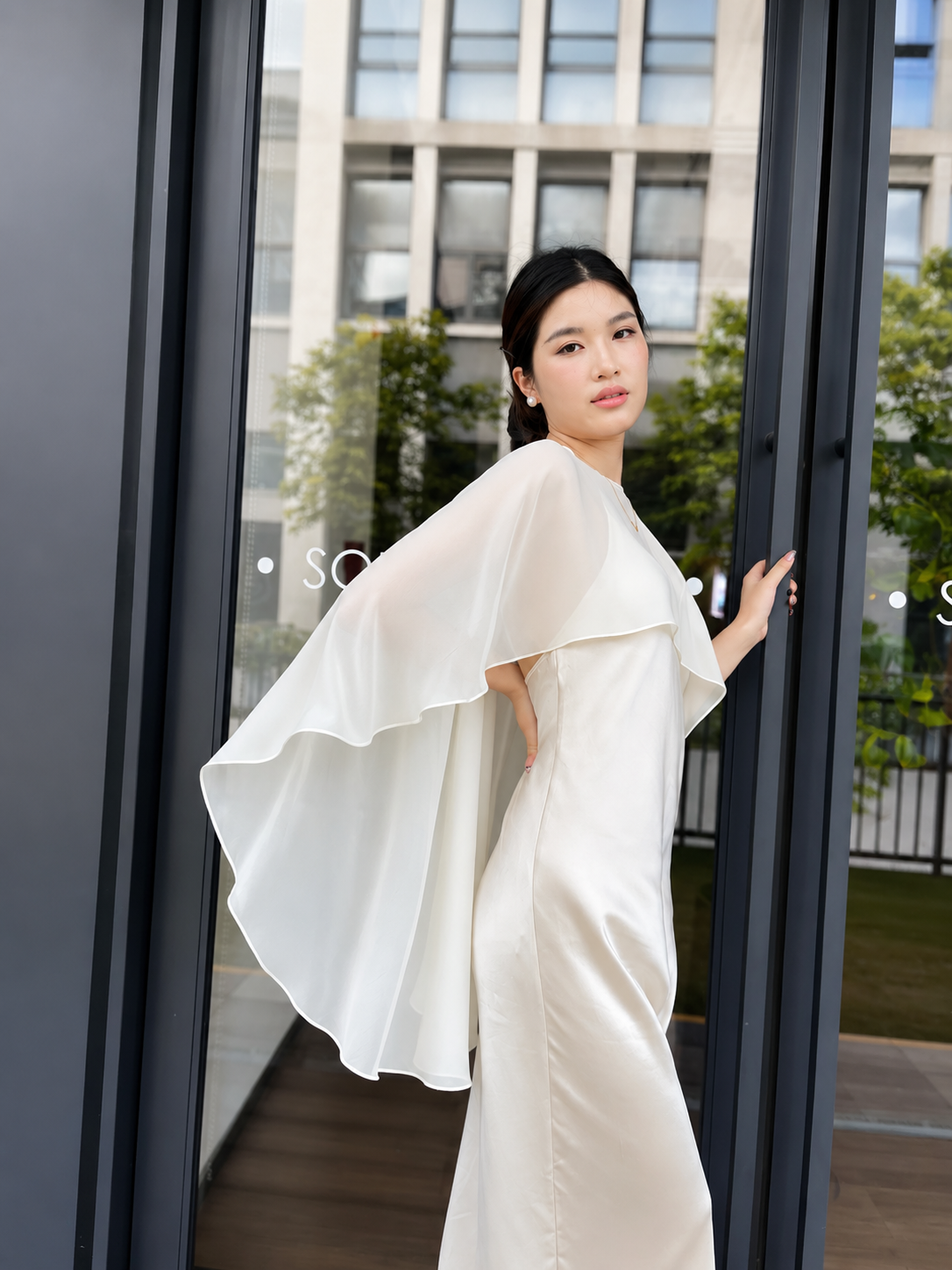 Elegant Chiffon Bridal Cape Shawl – Soft Flowy Wedding Cover Up for Bridal & Evening Dress